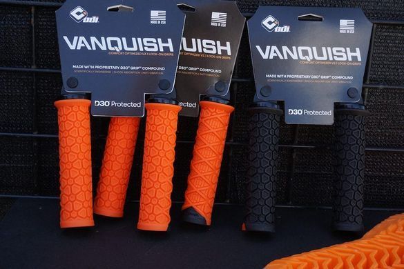 Гріпси ODI Vanquish, v2.1 Lock-On ,MTB , Closed End Graphite